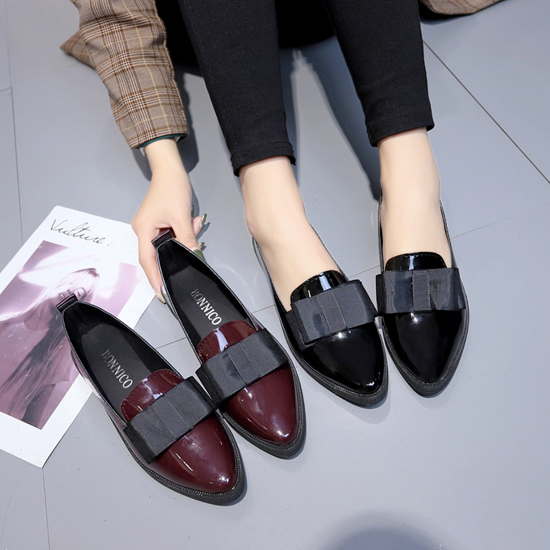Women Fashion Reddit - Sepatu Flat Berujung Runcing dari Kulit