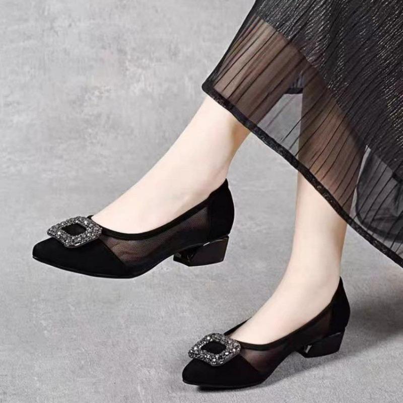 Women Fashion Store - Sepatu Pumps Hak Blok Berujung Runcing